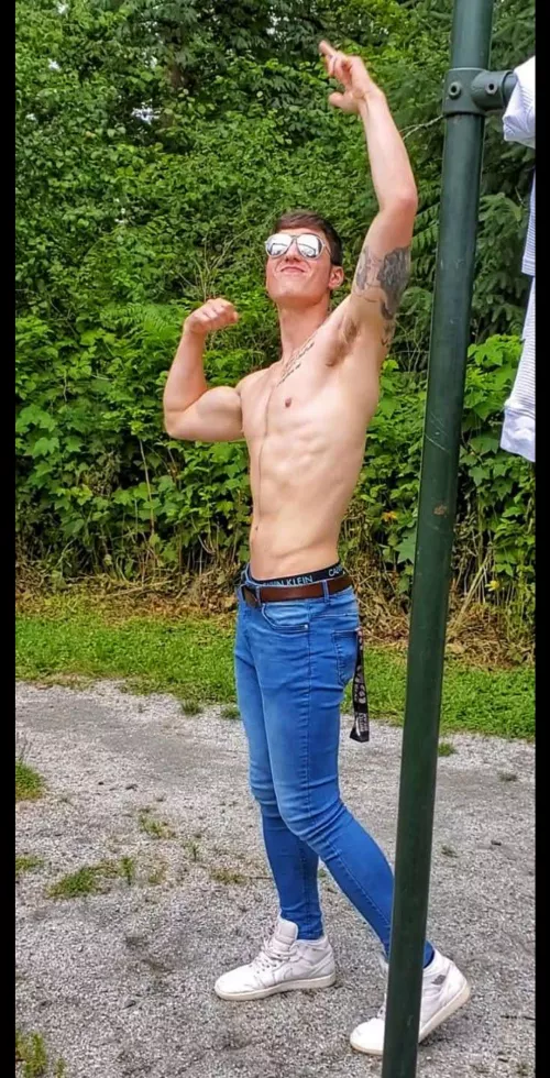 zyzz pose 😜, what's up !