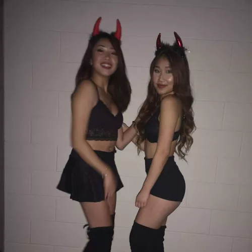 😈