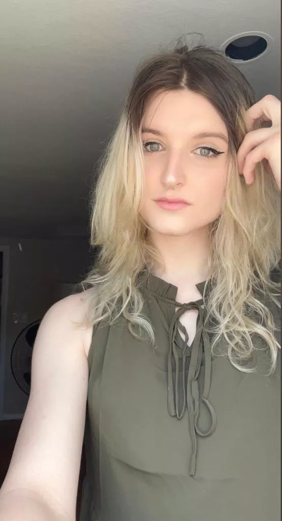 1upv = 3pics in your dm 1 comments=surprise❤️💕💕