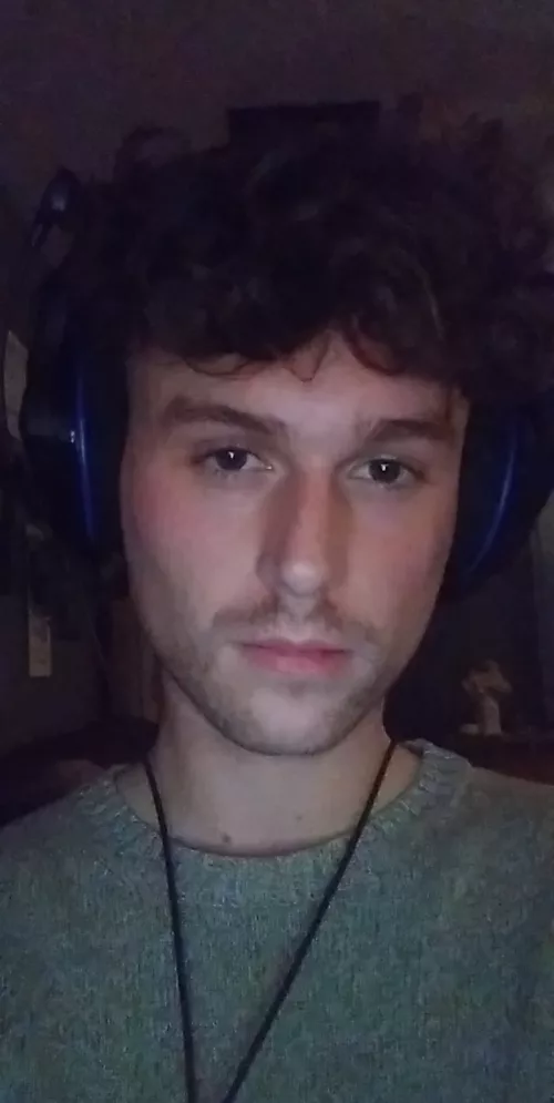 25, ow2/valorant noob & decent at fn. introduce yourself in my dms!