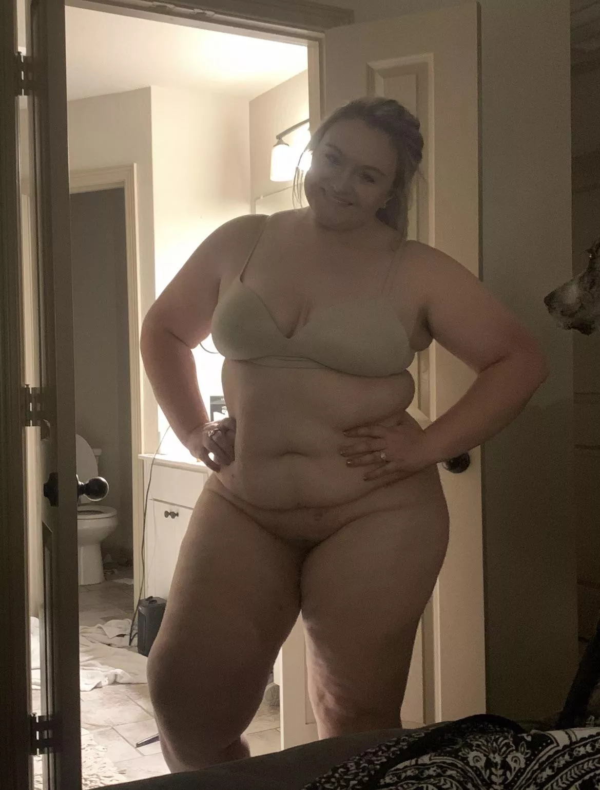 After a long day of work it’s time to strip down and relax! Let’s have some fun tonight 😘