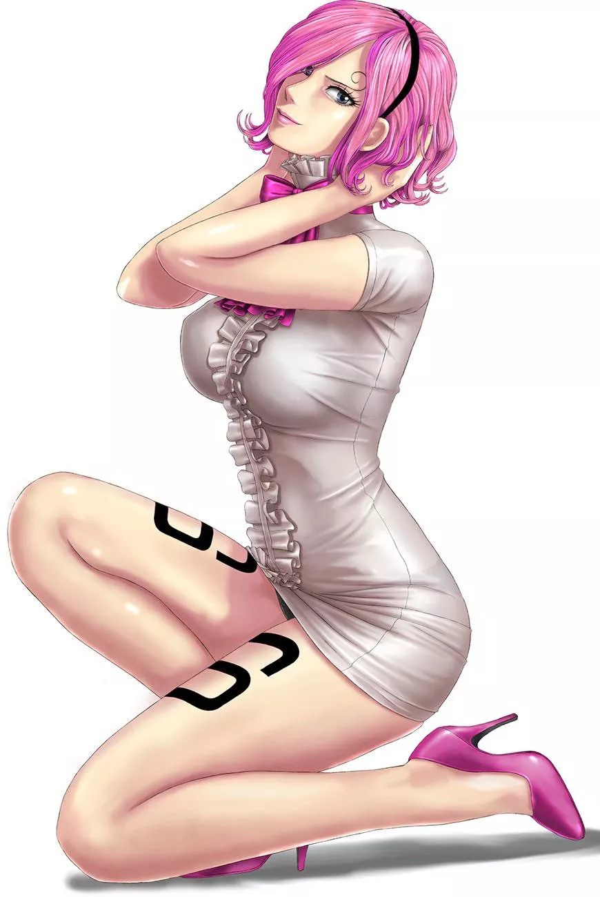 Am i the only one that thinks that reiju is by far the hottest one piece woman?