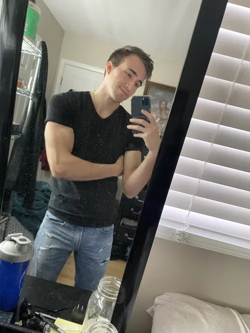 Black T shirt never fails 😁