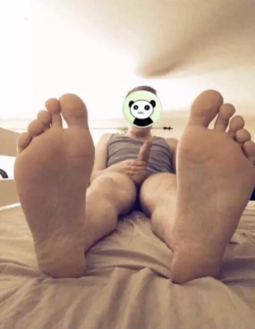 Can I fnid someone who sits on my cock while sucking my toes?