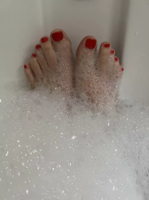 Cum suck on these 👣