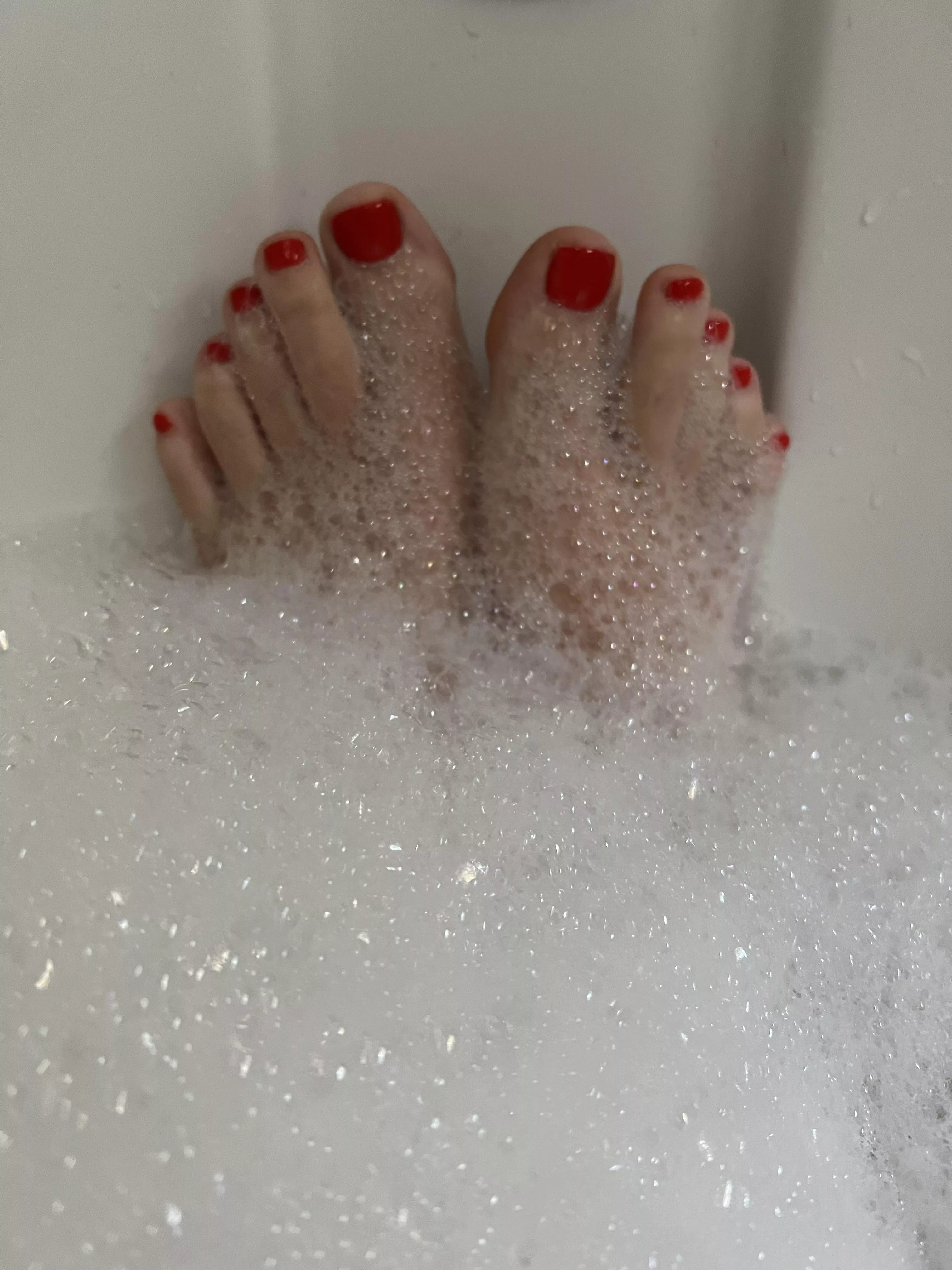 Cum suck on these 👣