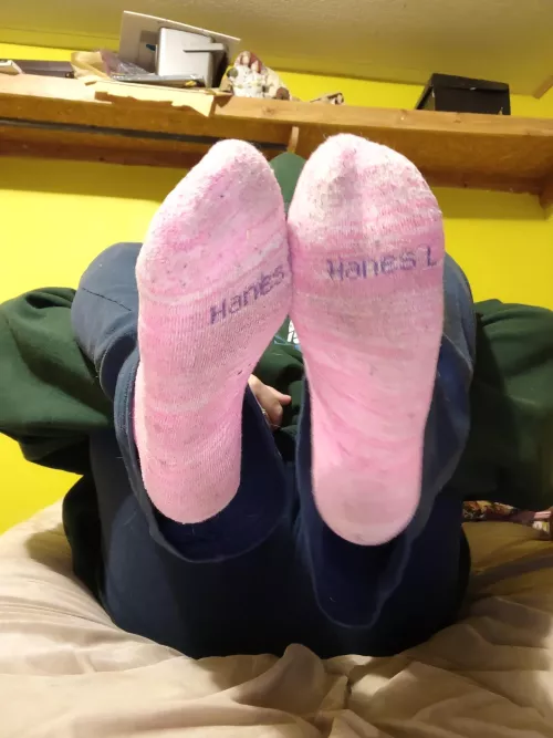 dm for pics of feet in(and out) socks