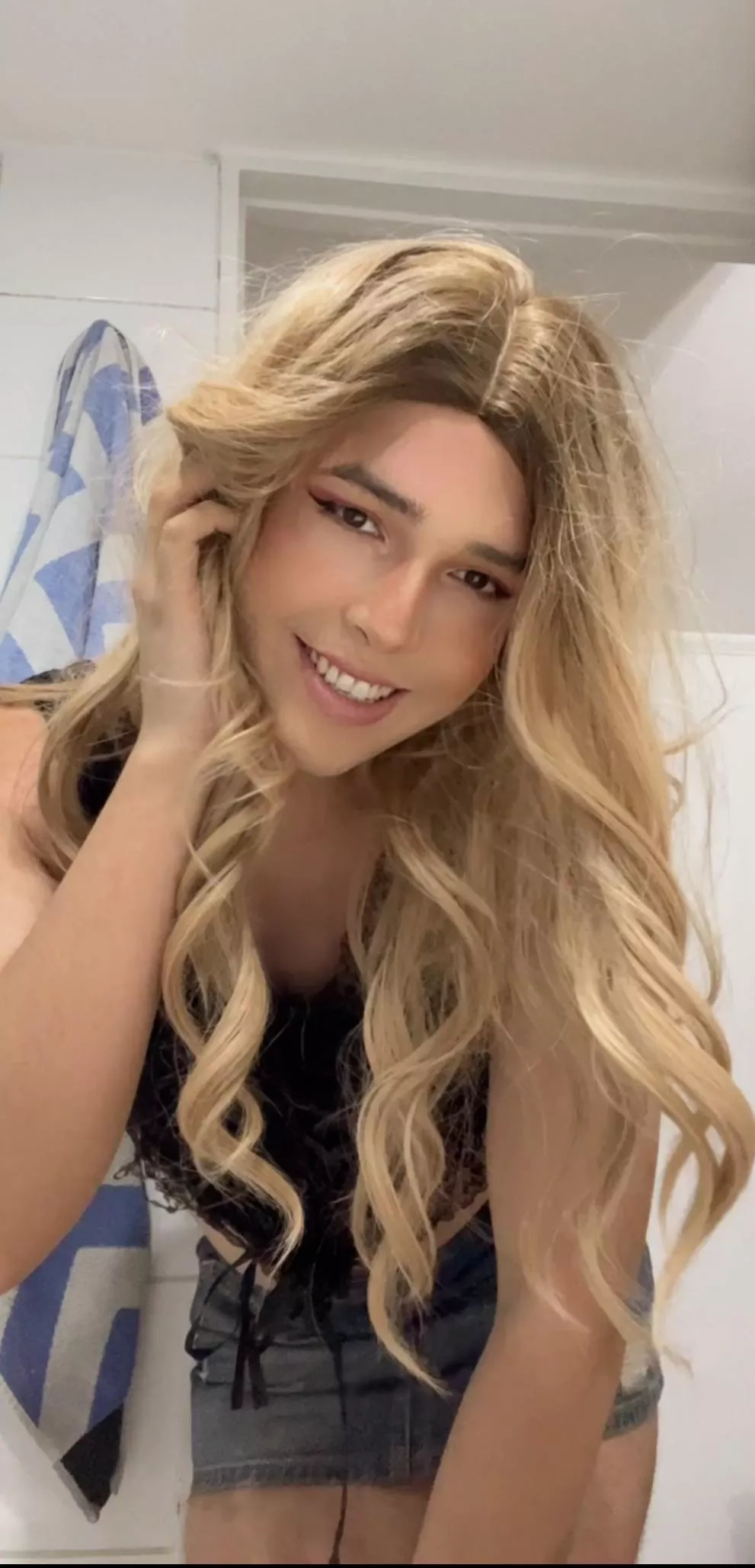 draw the cat eye, sharp enough to kill a man 💫