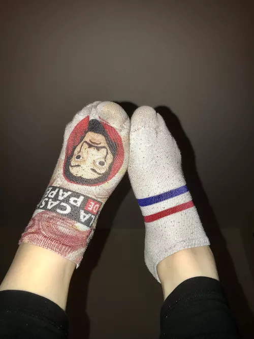 [F] Any la casa de papel lovers here? Sniff my old, dirty socks 🤪