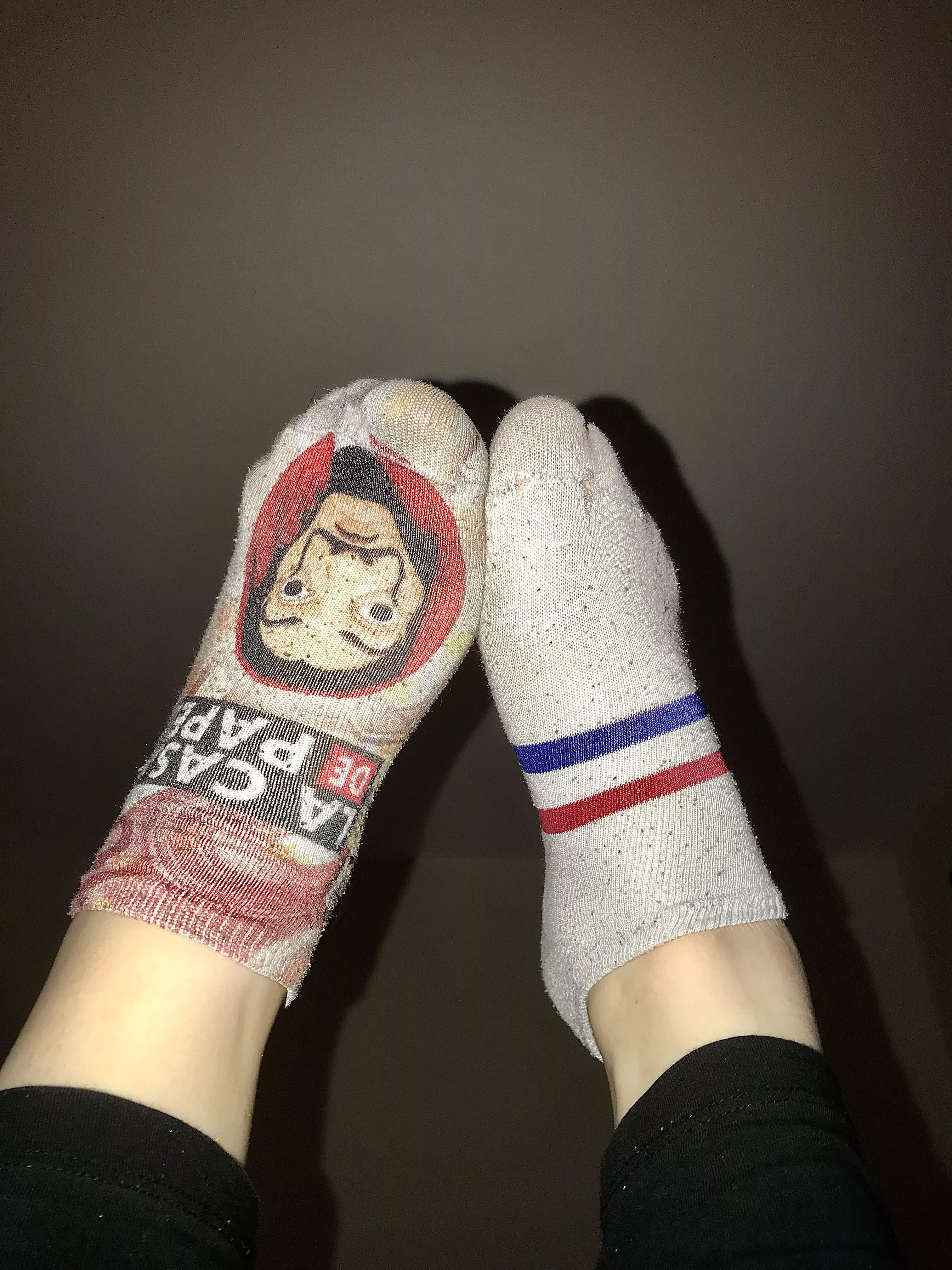 [F] Any la casa de papel lovers here? Sniff my old, dirty socks 🤪