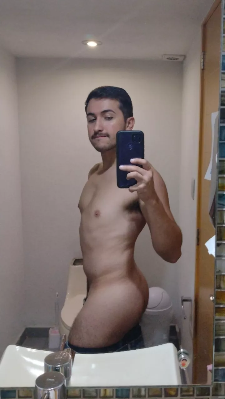 Feeling cheeky today 🍑✨