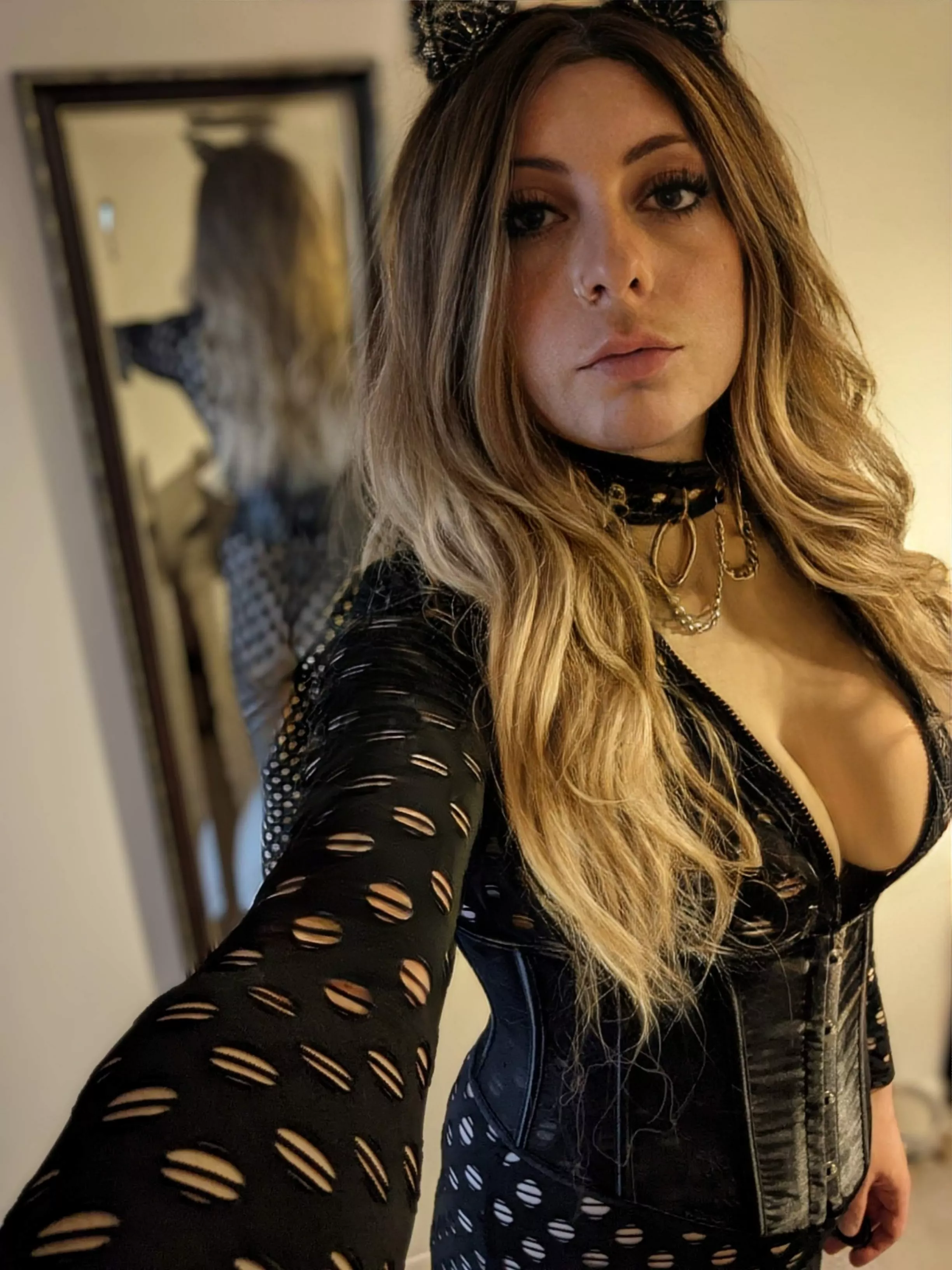 Feeling like Catwomen! Who wants to be my Batman??