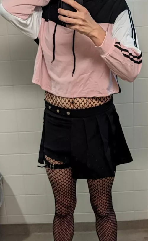 Feeling super cute in my new skirt