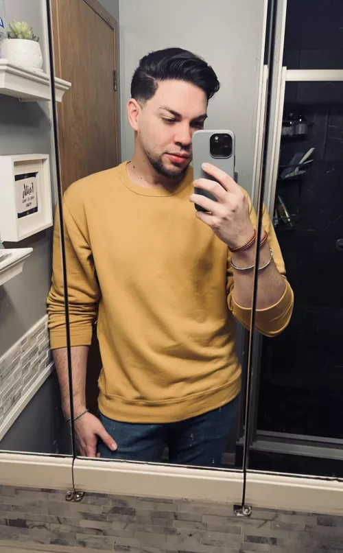 Felt cute. Just swinging by to say hi 👋🏻