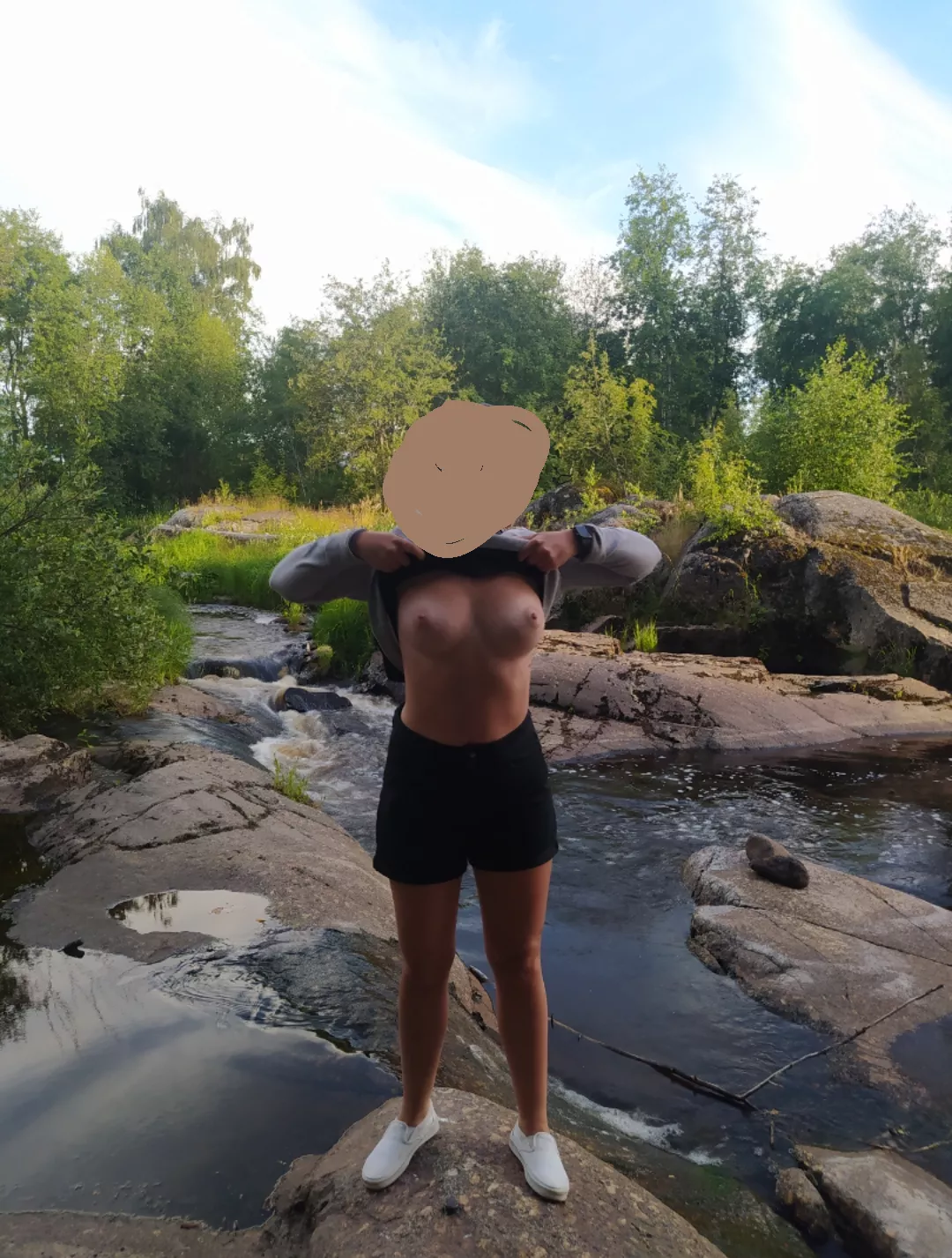 Flashing on a walk [f]