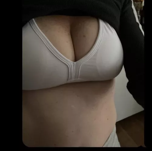 Found this on my wife’s phone talking to the bull that I think seeded her about her tits growing