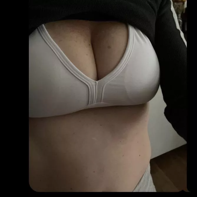 Found this on my wife’s phone talking to the bull that I think seeded her about her tits growing