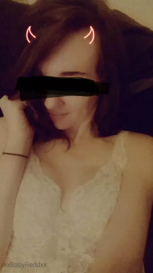 Freckles and fire-orange hair 🔥 make me feel like a fairy amongst the autumn leaves 🍁🍂