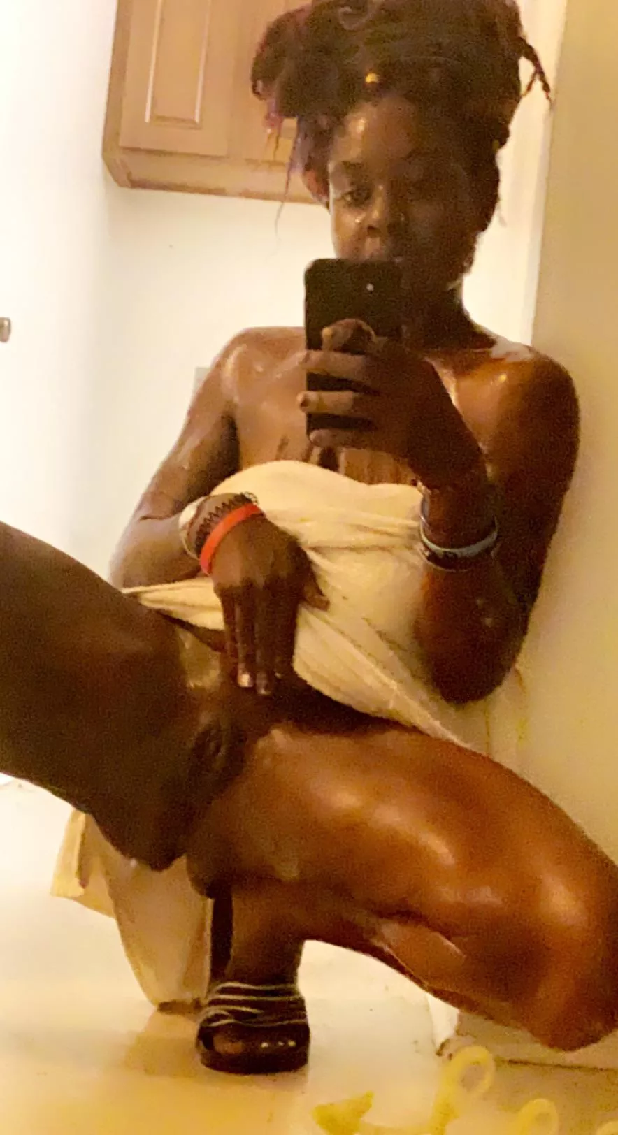 Fresh outta the bath and clean shaven. I need to be licked.