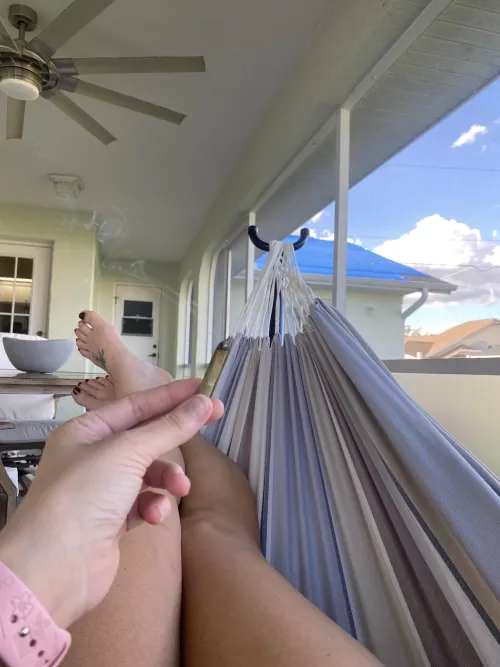 Hammocks and Weed go together so well. 😮‍💨🫶