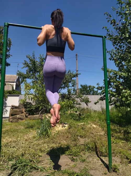 Hey trainer stop staring at my muscular ass and bare soles and tell me if I'm doing this exercise right!