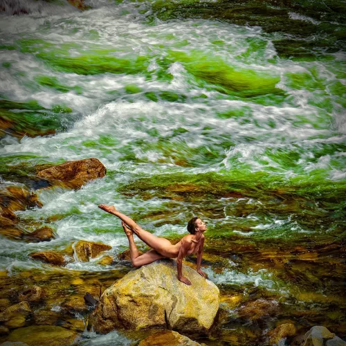 High bandwidth streaming service