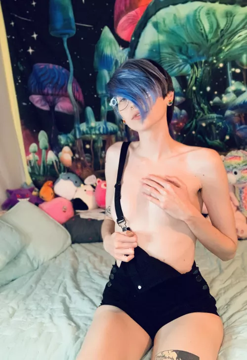 hope you like emo sluts in overalls🖤