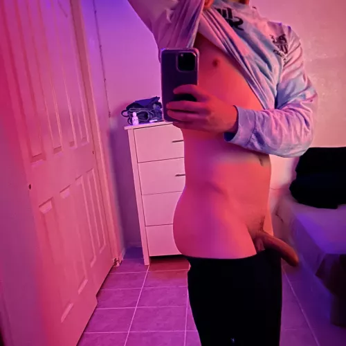 Im horny and i know you like skinny guys;)