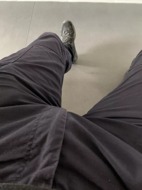 I’m so horny at work. Someone to help me? 👮‍♂️😈🍆