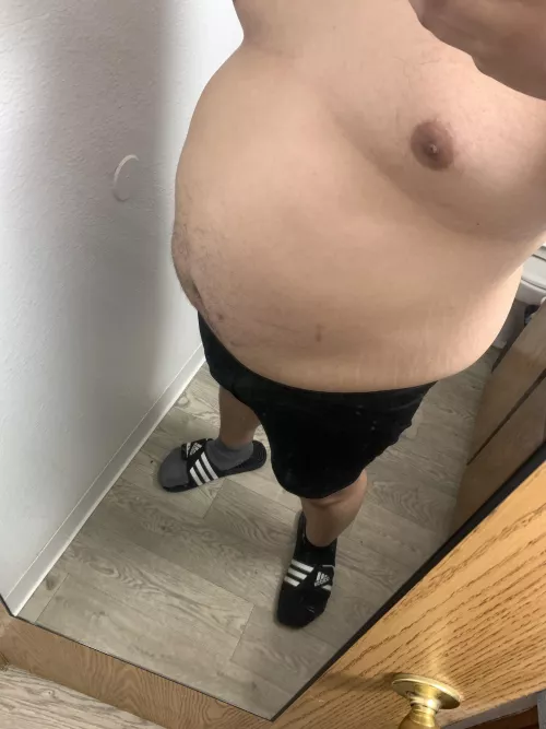 It’s so chilly but I don’t wanna put clothes on 😂 will someone keep me company 💗