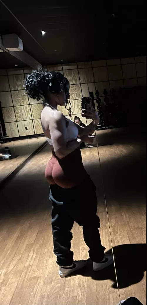 Let me lead our yoga class 💗