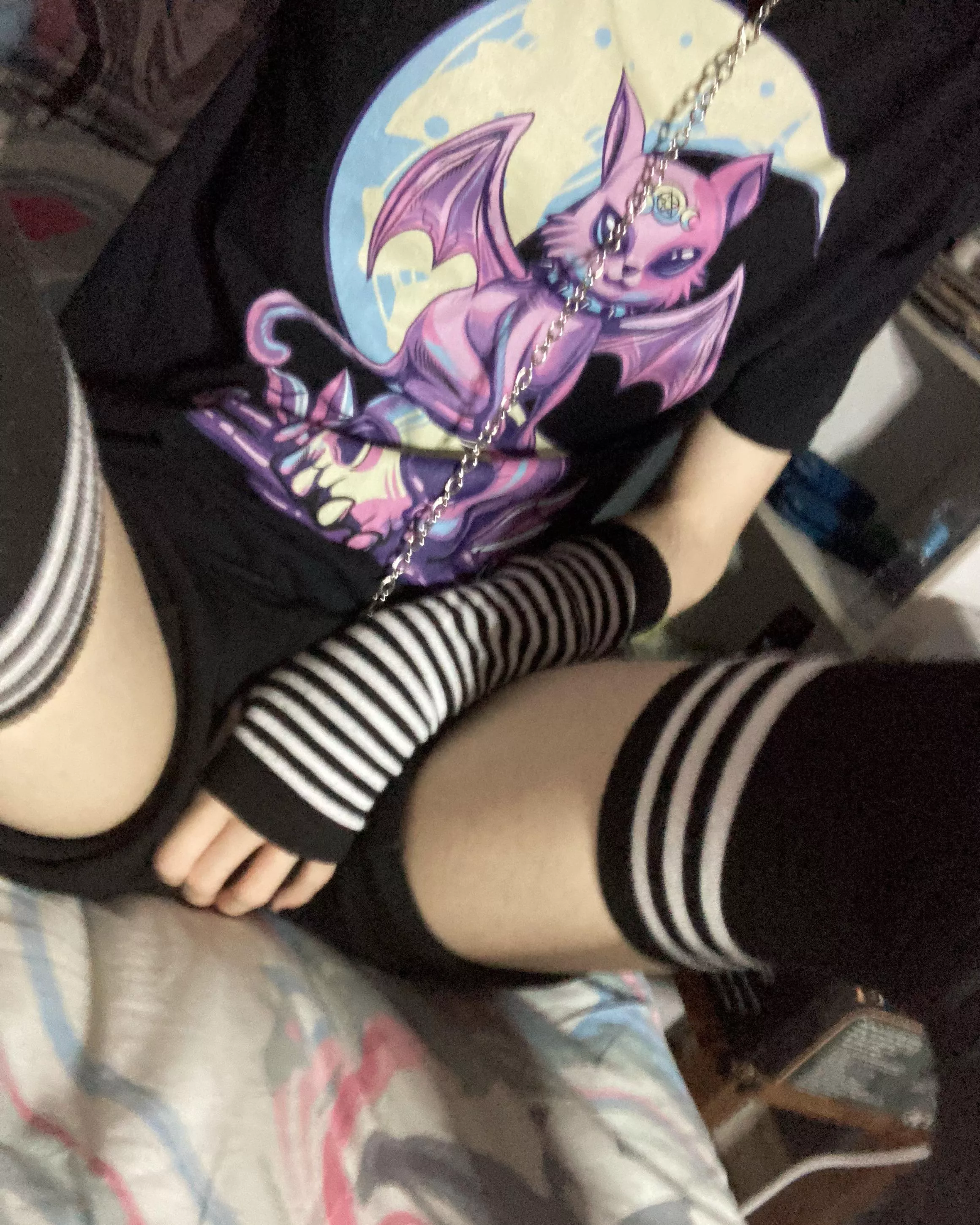 Little goth femboy wants cuddles