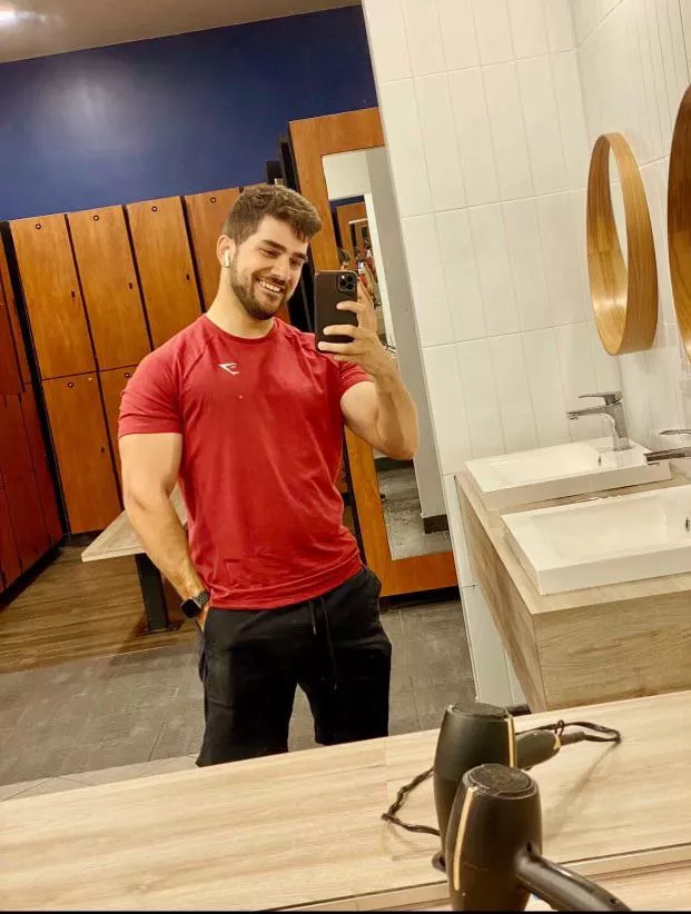 (M)andatory first impression?