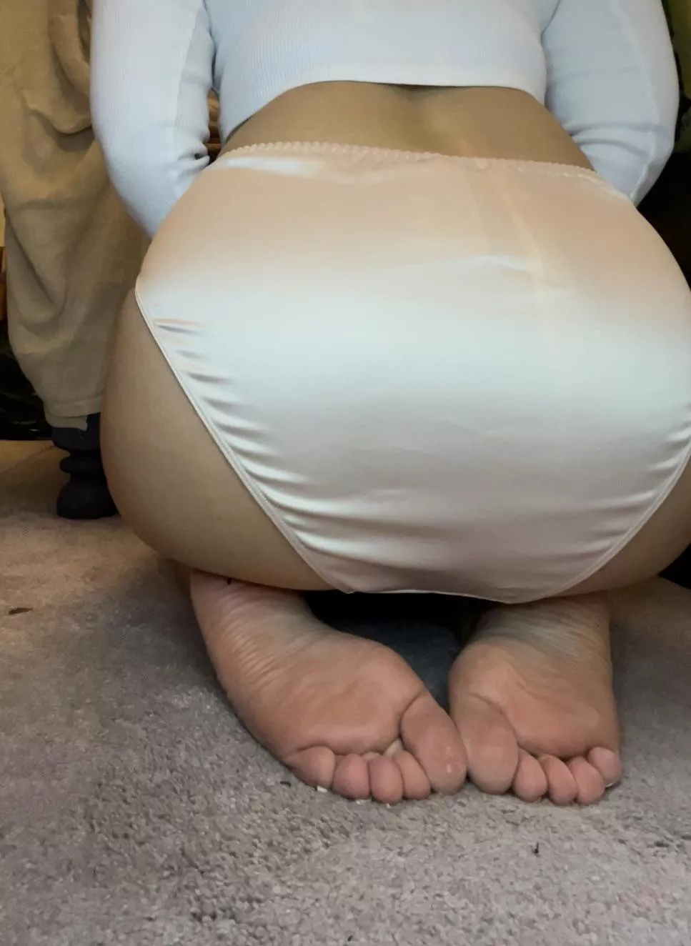 Mind if I sit here ?