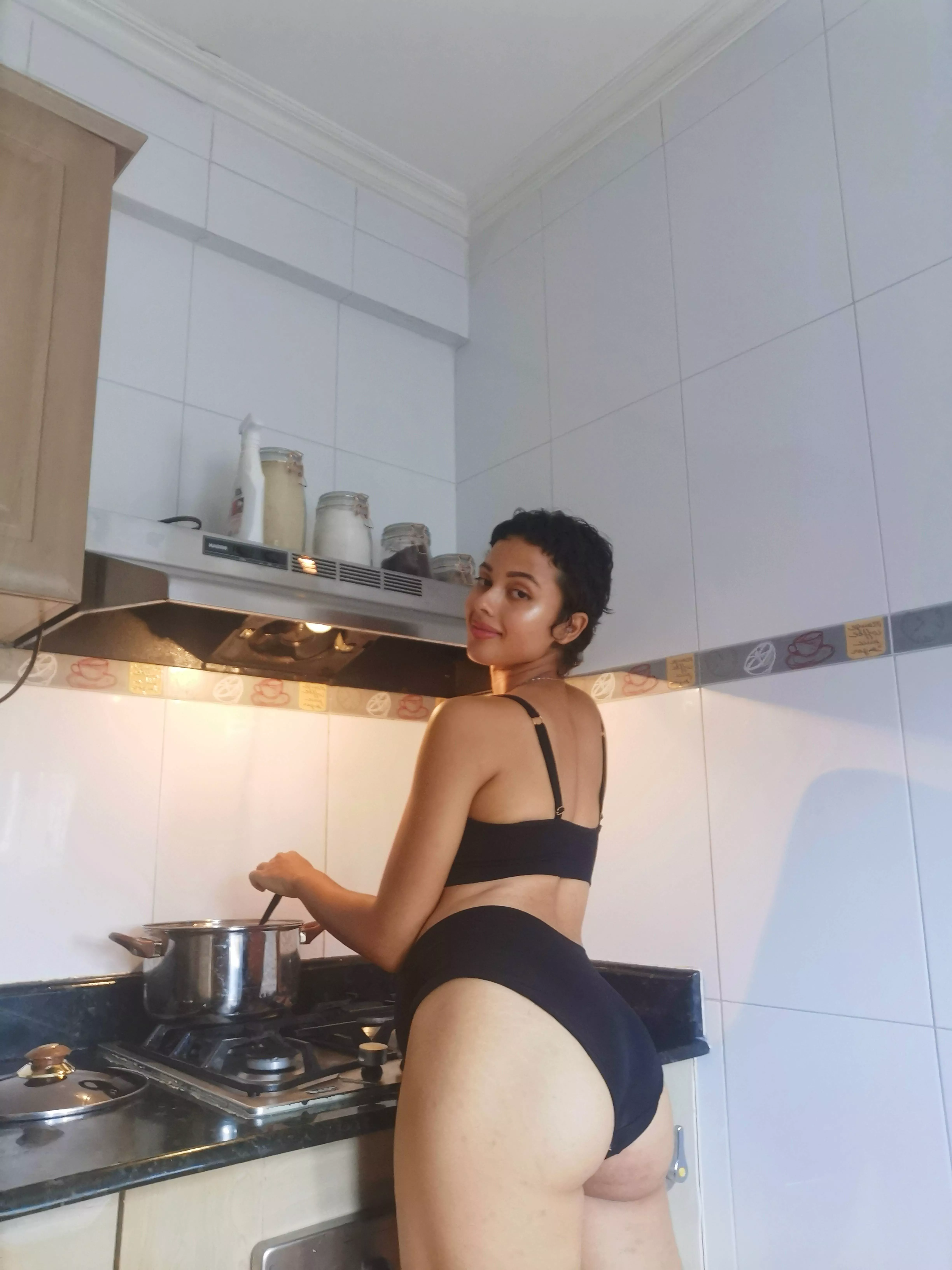 My hot body says hello to you