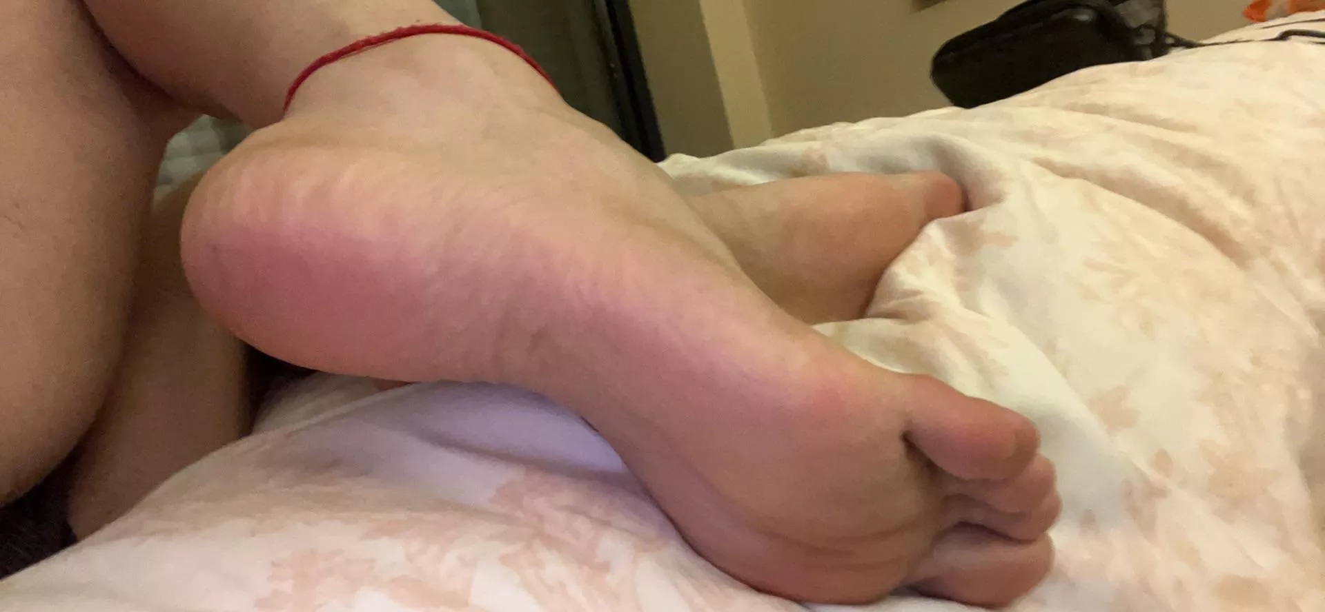 Need a warm load on my soles🥺🙈