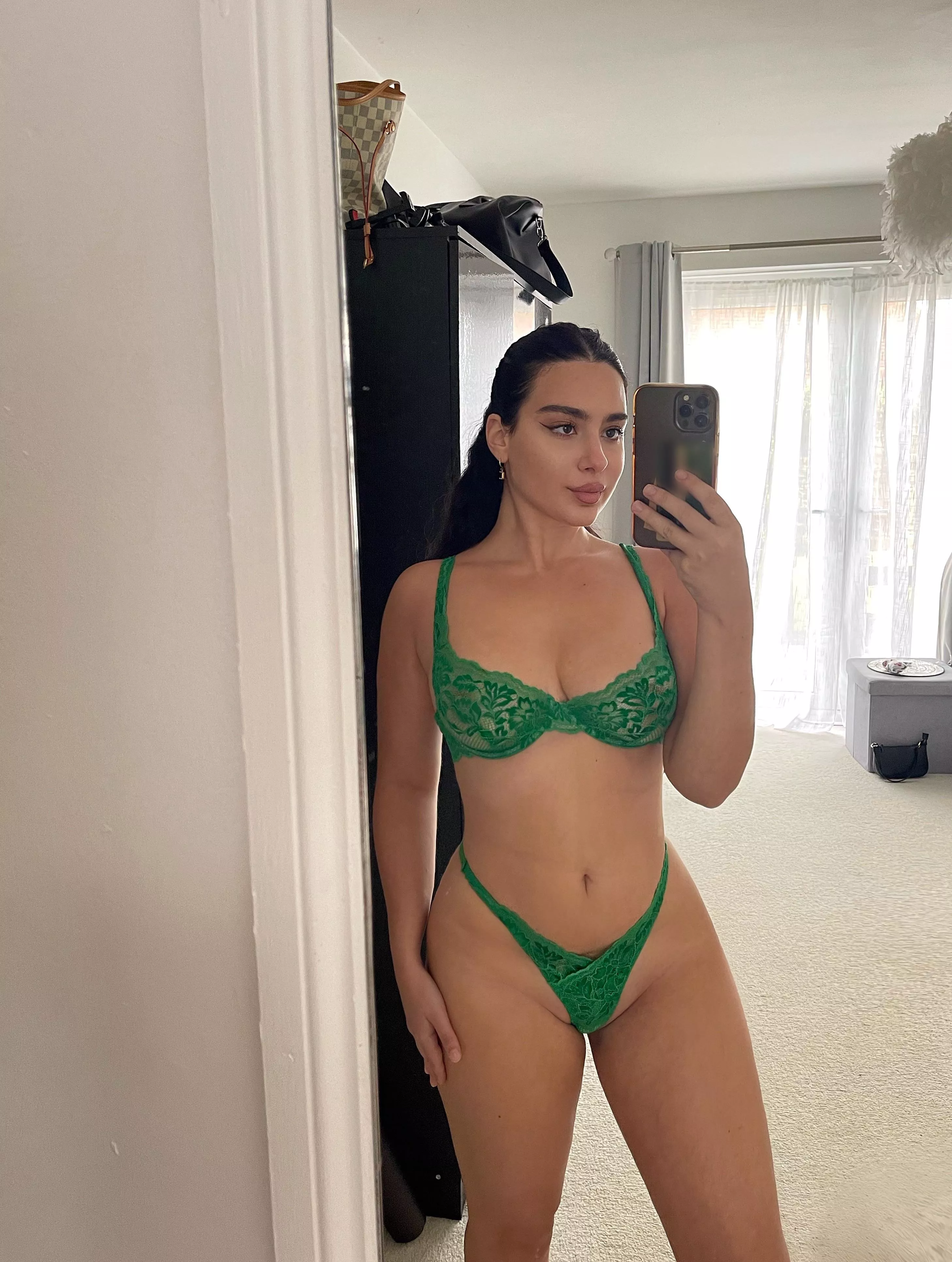 Quick bedroom selfie