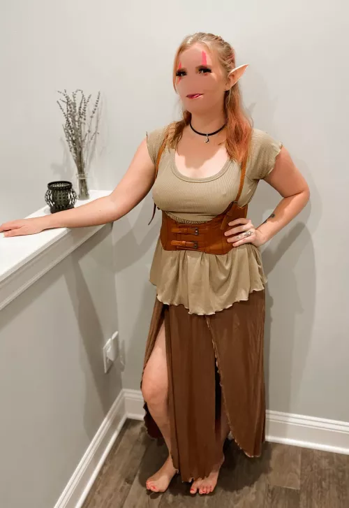 Quick roll to seduce the tavern wench elf!