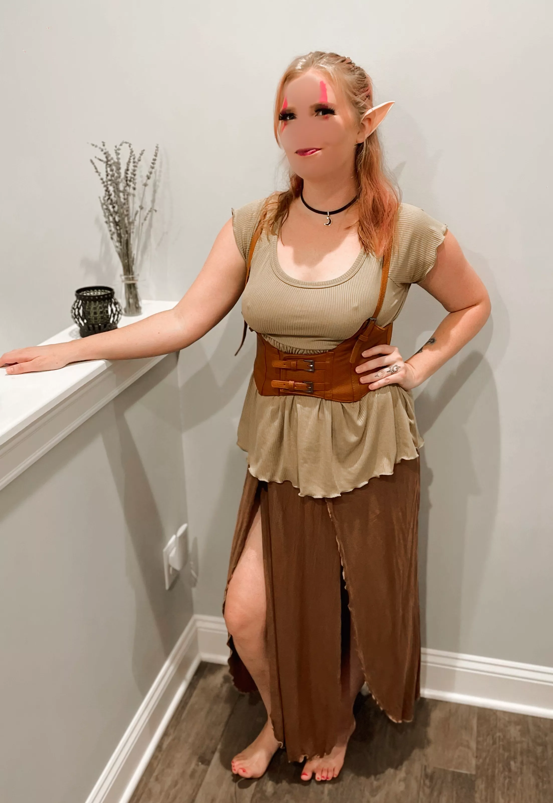 Quick roll to seduce the tavern wench elf!