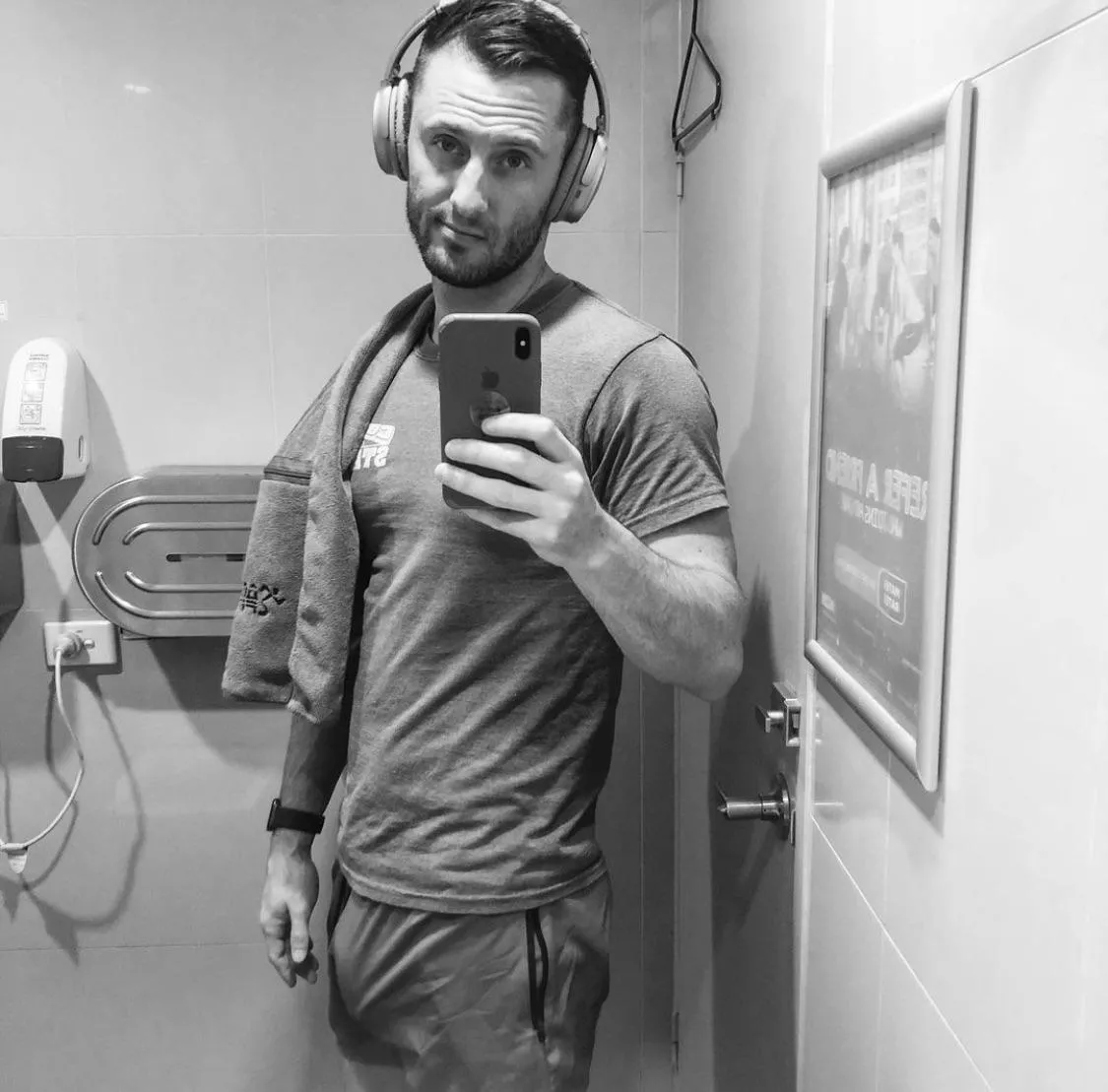 Quick selfie in gym, got all the blood flowing 😜