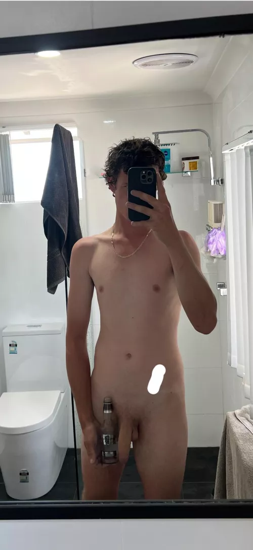 Rate (m)y nude body fresh out of the shower. 26m