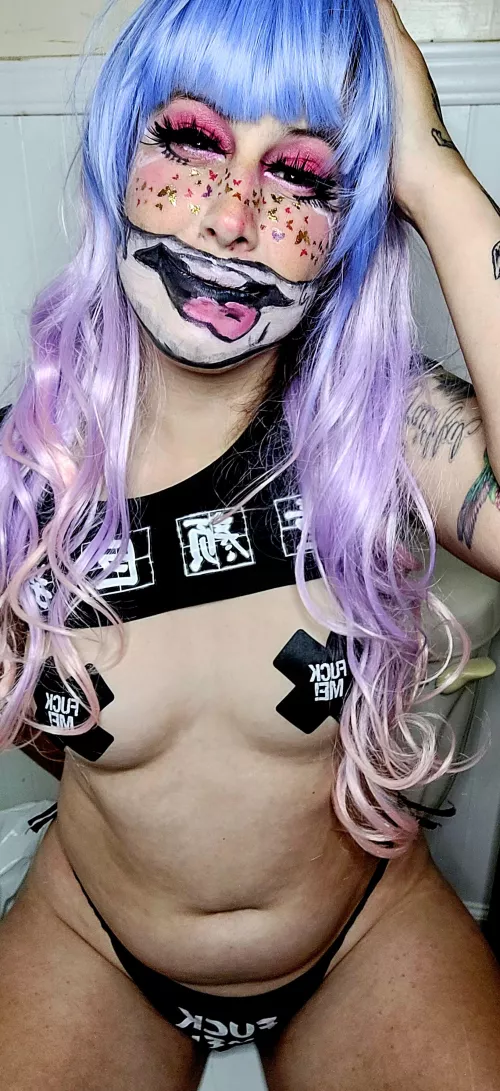 same outfit different pose