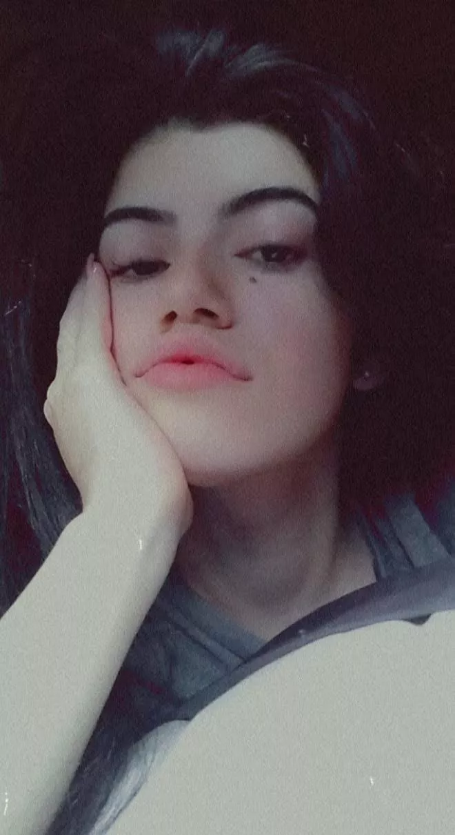 [selling] Good morning losers, another beautiful day for you to serve and pamper your Queen. Kik: angelgoddess263