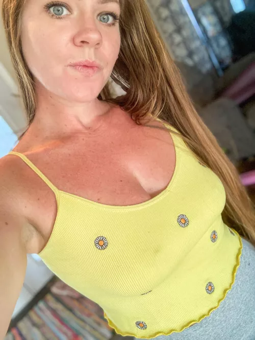 This is one of my favorite shirts and I’m surprised I haven’t posted it yet 🌻💗