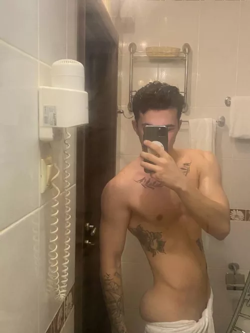 Towel can’t hide my ass