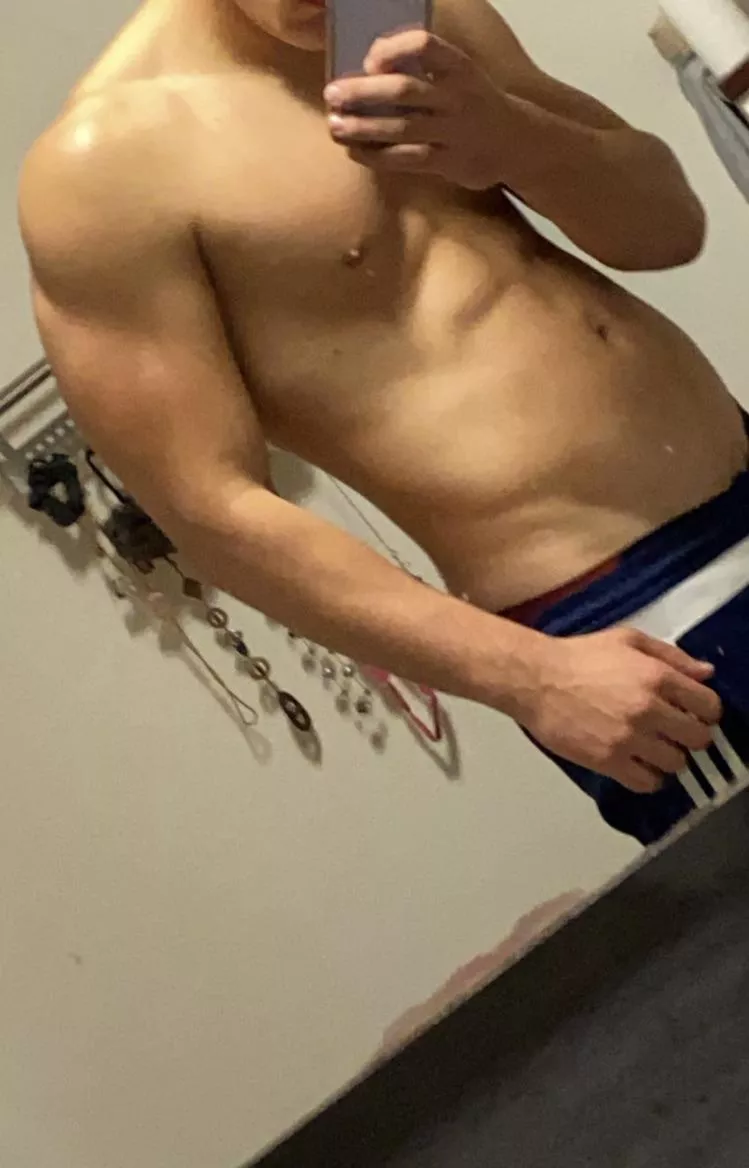 Truth or dare. Any horny girl or transgirl down to play extrem dirty truth or dare with me. Trust me it’s more than fun.