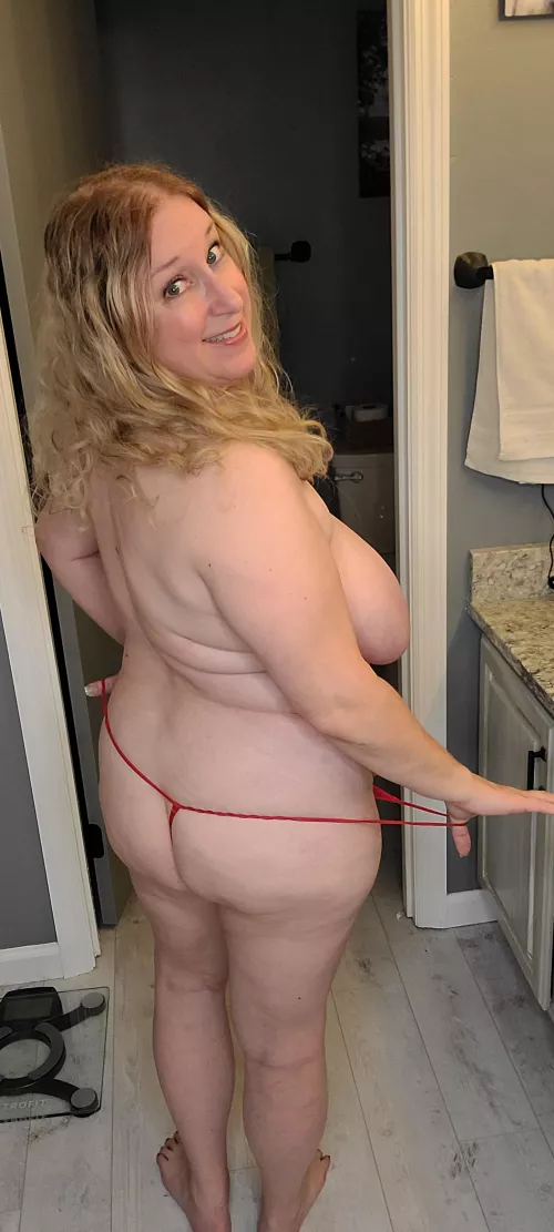 Twisted g-string on this Mom Bod.. I'm not twisted though... just the g-string. ❤❤