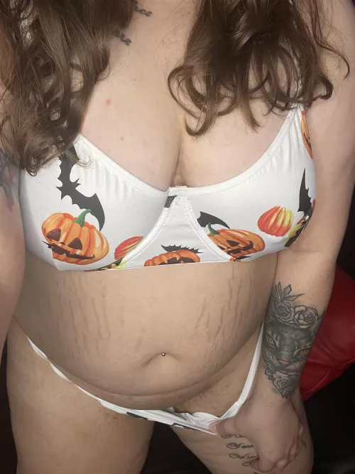 Wanna peel my panties down now?💋