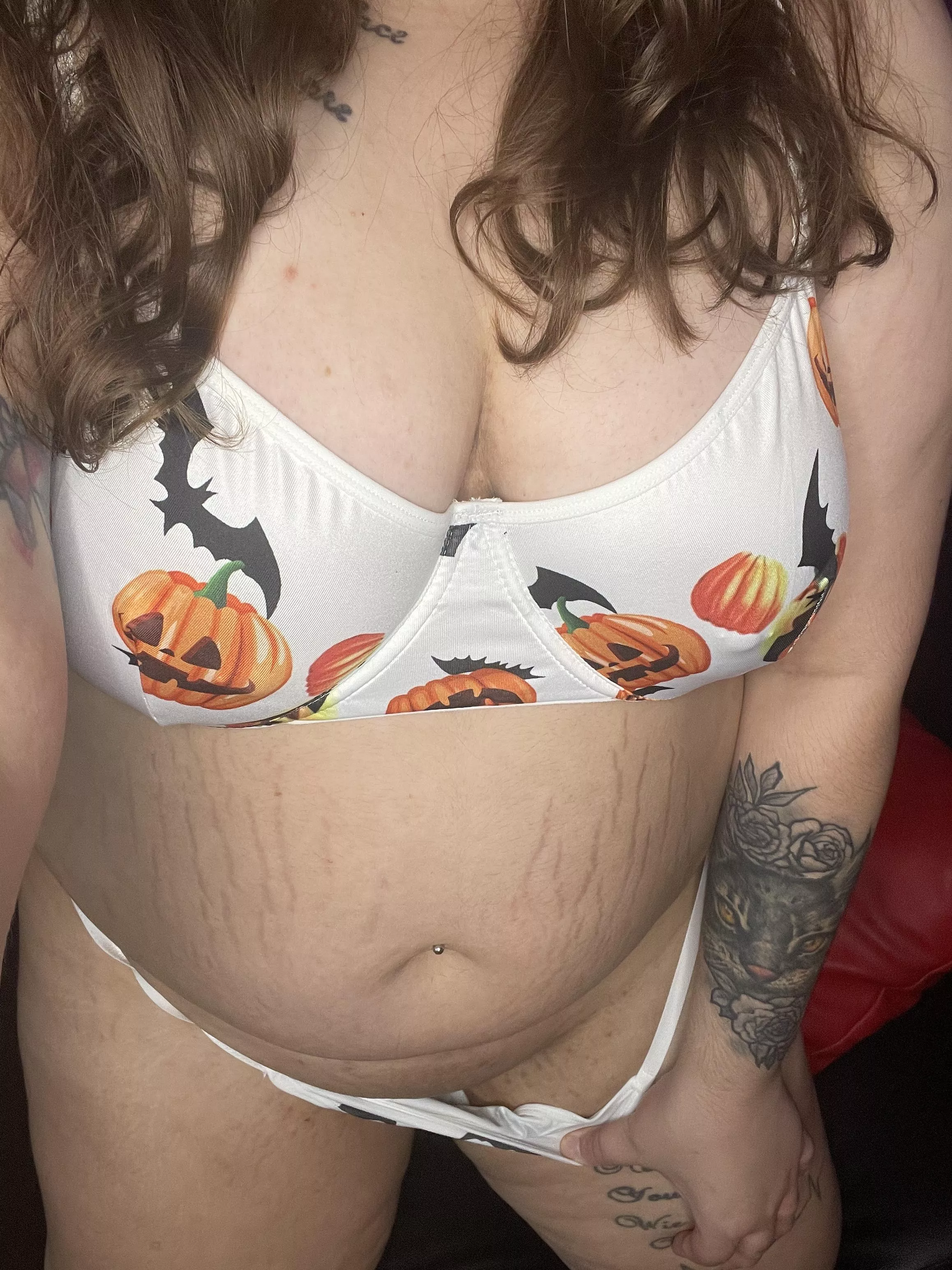 Wanna peel my panties down now?💋