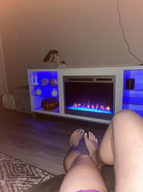 wanna suck my pretty toes by the fire ?